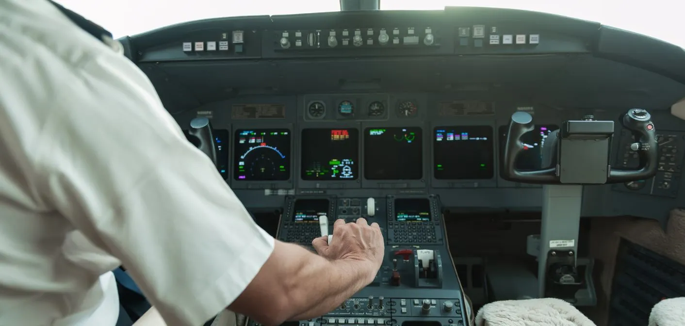Cockpit : équipage aux commandes